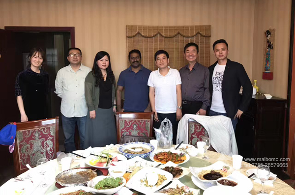 迪拜客人來(lái)訪中 .jpg